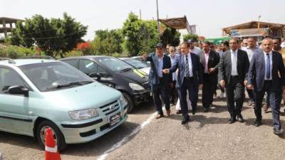 محافظ المنوفية يتابع انتظام العمل بسوق السيارات الجديد