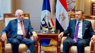 وزير السياحة يلتقي محافظ جنوب سيناء لبحث الترويج السياحي لمدينة شرم الشيخ