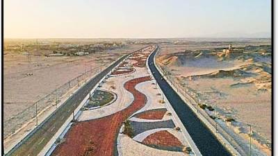 وزير الإسكان ومحافظ البحر الأحمر يتفقدان مشروع تطوير طريق المطار بالغردقة