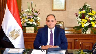 أحمد سمير يصدر قراراً باستمرار فرض رسم صادر على أتربة ورقائق من زنك