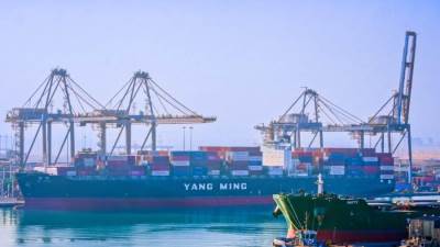 نشاط لافت لميناءي السخنة والأدبية باستقبال 236 سفينة خلال الربع الأخير للعام المالي 22/23