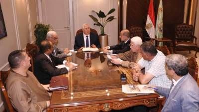 وزير الزراعة يشدد على المرونة في صرف الأسمدة على المزارعين