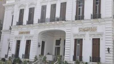 الصحة: سحب عينات من المياه والبعوض في قرية العليقات بقنا