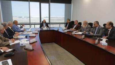 وزير النقل يعقد اجتماعا مع  رؤساء  الشركات المصنعة للفلنكات الخرسانية