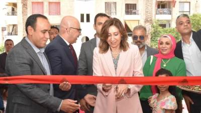وزيرة الثقافة تفتتح المركز الثقافي لهيئة الكتاب بمدينة الشروق