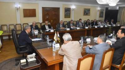 التموين: التعاقد على استيراد 165 ألف طن من السكر 