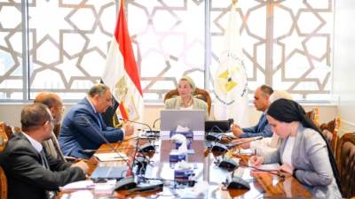 وزيرة البيئة تلتقى رئيس هيئة استخدامات أراضي الدولة لبحث الجانب البيئي لمشروع تطوير المجازر