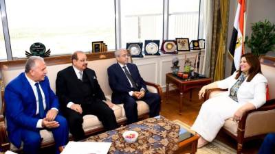 وزيرة الهجرة تستقبل رئيس اتحاد الغرف التجارية وغرفة القاهرة لبحث أوجه التعاون ذات الاهتمام المشترك