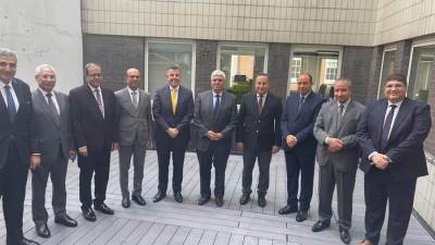 «عاشور» يطلع على تجربة التعليم العالي البريطاني لربط الخريجين بسوق العمل