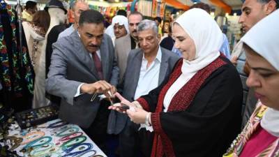 القباج وشعيب يفتتحان معرض «ديارنا» للحرف اليدوية والتراثية بمنطقة «مارينا 5»