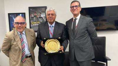 وزير التعليم العالي يلتقي نظيره البريطاني لبحث سُبل التعاون المُشترك