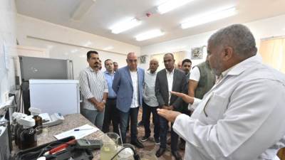 وزير الإسكان يتفقد محطة معالجة الصرف الصحي والصناعى بنظام المعالجة الثنائية بالنوبارية الجديدة