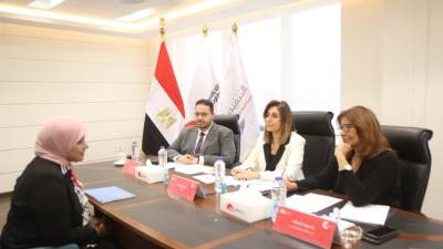 وزيرة الثقافة تترأس لجنة اختيار كوادر نسائية من المتقدمات للالتحاق لبرنامج "المرأة تقود للتنفيذيات" بالأكاديمية الوطنية للتدريب