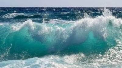 الأرصاد تحذر من اضطراب في شواطئ العلمين والإسكندرية: ارتفاع الموج يصل لـ3 أمتار