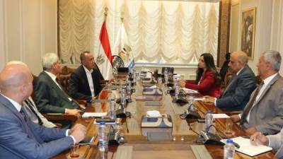 وزير قطاع الأعمال يبحث مع رئيس هيئة الشراء إنشاء أول مصنع لأكياس الدم في مصر