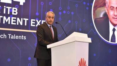 وزير العمل يفتتح ملتقى توظيف يوفر فرص عمل في 70 شركة إتصالات وتكنولوجيا
