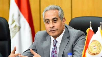 وزارة العمل تعلن  إلغاء وإيقاف نشاط  14 شركة إلحاق عمالة بالخارج