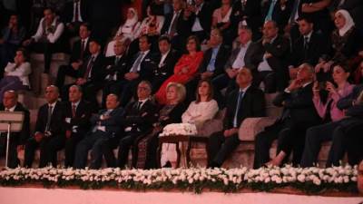 رئيس وزراء الأردن يطلق شعلة مهرجان "جرش للثقافة والفنون"