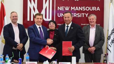 توقيع بروتوكول تعاون بين جامعة المنصورة الجديدة وجامعة إيست لندن لمنح درجات علمية مزدوجة