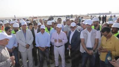 وزير النقل يشهد مراسم تسليم اولي محطات مشروع تطوير ميناء السخنة