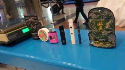 ضبط راكب بمطار القاهرة بحوزته كمية من مخدر وزيت الماريجوانا