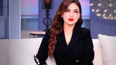 ياسمين عز تعلن توقف برنامجها على MBC مصر