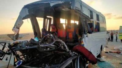 مصرع 3 أشخاص وإصابة 37 آخرين فى حادث تصادم أتوبيس مع سيارة نقل بمطروح