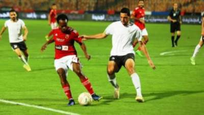 بيرسى تاو يحرز هدف تقدم الأهلي فى مرمى الداخلية بالدقيقة 37