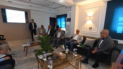 وزير الإسكان يستعرض الموقف التنفيذي للمشروعات بمدينة حدائق أكتوبر