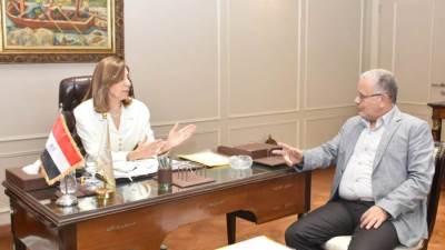 وزيرة الثقافة تلتقي قيادات الوزارة لمناقشة الخطة الاستثمارية لهيئاتهم خلال العام المالي الجديد