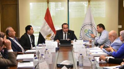 الرعاية الصحية توافق على دراسة حزمة جديدة من الحوافز للأطقم الطبية