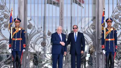 الرئيس السيسي يستقبل "أبو مازن" ويؤكد دعم مصر الثابت والتاريخى للشعب الفلسطينى