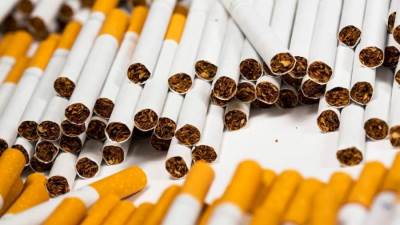 حرق التبغ ينتج دخانا يحتوي على 6000 مادة كيميائية ضارة