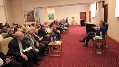 وزير السياحة يلتقي بالصحفيين والإعلاميين المختصين لإطلاعهم على أبرز المستجدات بالقطاع