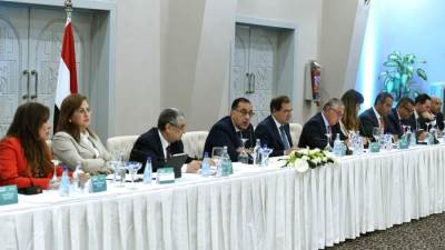 وزراء الكهرباء والبترول والتخطيط يستعرضون إمكانات وخطط إنتاج الهيدروجين الأخضر