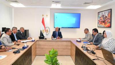 سويلم يتابع خطة الوزارة للتعامل مع نواتج تطهيرات الترع والإستفادة منها