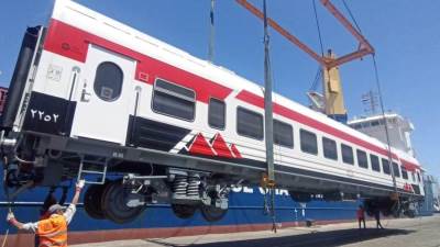 النقل: وصول 15 عربة درجة ثالثة مكيفة جديدة قادمة من المجر الى ميناء الإسكندرية