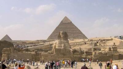 السياحة: أهرامات الجيزة مفتوحة للزيارة ولا صحة لإغلاقها