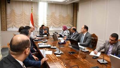 وزير الرياضة يبحث عدد من ملفات العمل في تطوير المنشآت الشبابية والرياضية