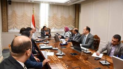 وزير الشباب يبحث عدد من ملفات العمل في تطوير المنشآت الشبابية والرياضية