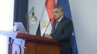 الفريق أسامة ربيع: لا يوجد عمالة أجنبية بقناة السويس "المصريون أكفأ"