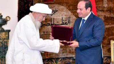 الرئيس السيسى يمنح "سلطان البهرة" وشاح النيل تقديرا لجهوده المتواصلة فى مصر
