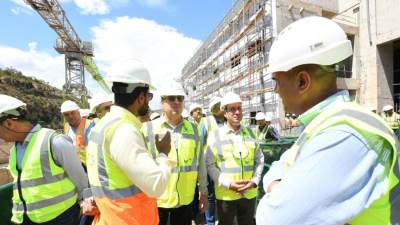 وزير الإسكان يتفقد سير العمل بمشروع سد ومحطة "جوليوس نيريرى" الكهرومائية