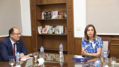 وزيرة الثقافة تستقبل رئيس جامعة حلوان لبحث التعاون في الأنشطة الثقافية للطلاب