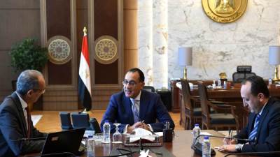 رئيس الوزراء يتابع مع وزير الاتصالات عددا من مشروعات وملفات عمل الوزارة