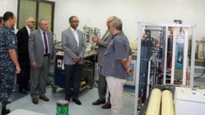 نائب وزير الإسكان يبحث بناء قاعدة علمية فى مجال محطات تحلية المياه