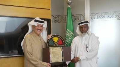 سفير السعودية لدى مصر يستقبل فريق نادي الجزيرة للمبارزة