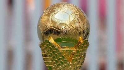 مطلى بماء الذهب.. الكشف عن كأس البطولة العربية قبل نهائى الهلال ضد النصر