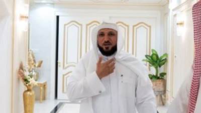 أول صور للشيخ ماهر المعيقلي بعد تعرضه لوعكة صحية خلال أداء صلاة الجمعة