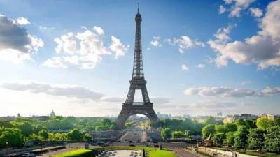فرنسا تعلن إخلاء برج إيفل بالعاصمة باريس 